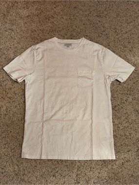Amazon Essentials Men’s Crewneck Pocket T-Shirt White Size Medium